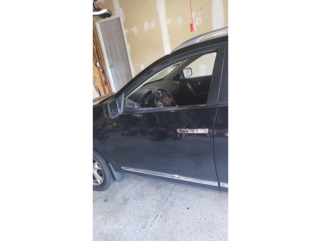 2011 Nissan Rogue Front Door