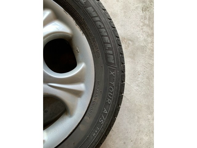 All season Michelin tires 195/65R15 with wheels