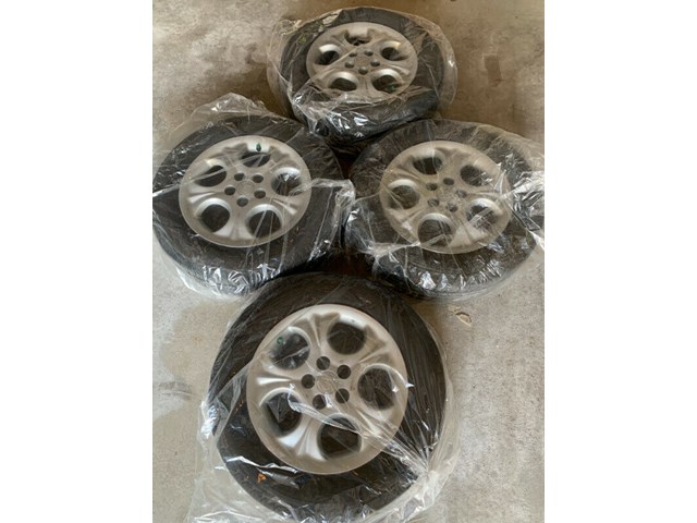 All season Michelin tires 195/65R15 with wheels