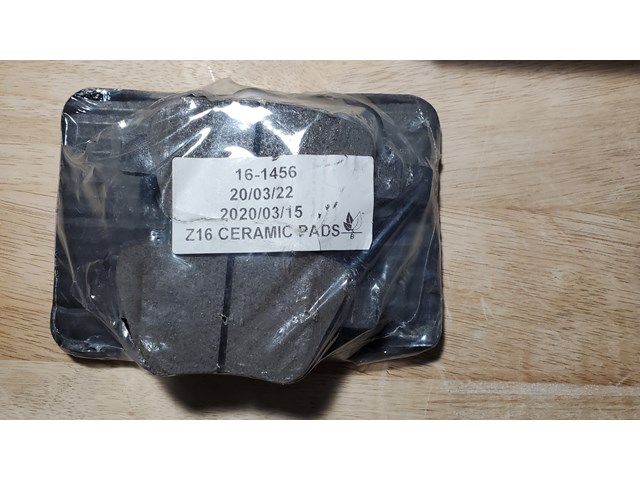 2013 Volkswagen Passat Power Stop 16-1456 Z16 Evolution Rear Ceramic Brake Pads.