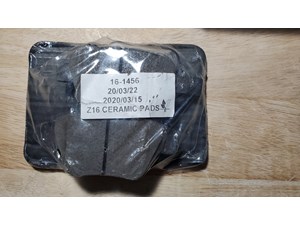 2013 Volkswagen Passat Power Stop 16-1456 Z16 Evolution Rear Ceramic Brake Pads.