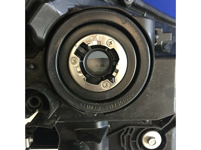 2016-2018 TOYOTA RAV4 LEFT DRIVER SIDE HEADLIGHT OEM W3049