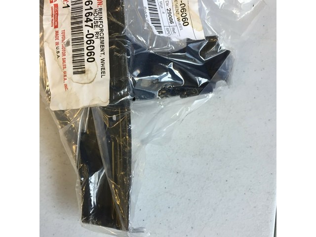 2012-2014 TOYOTA CAMRY REAR RIGHT SIDE WHEEL REINFORCEMENT OEM 61647-06060