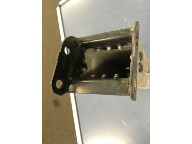 2003-2006 Mercedes E320 E500 Front Left Bumper Reinforcement Rebar Mount Bracket