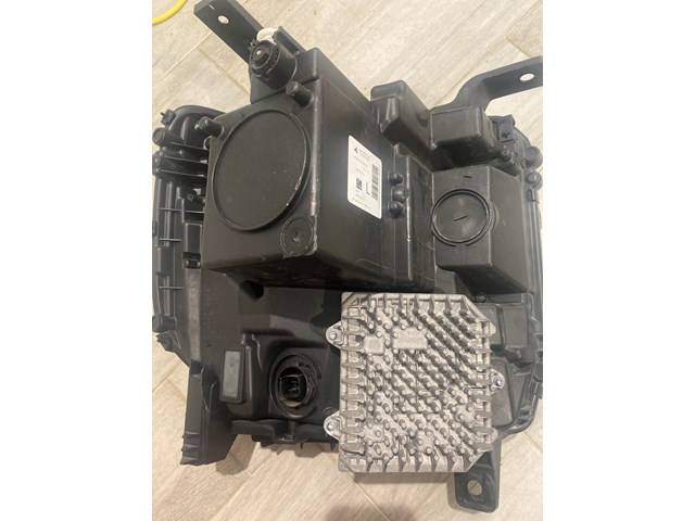 2015-2018 GMC Sierra 1500 Headlight.  84515727