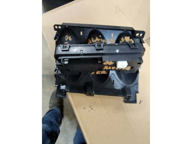 2005-2006 Altima Center Dash Gauges And Pod