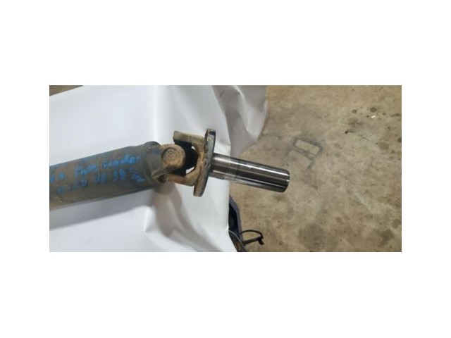 91-95 Nissan Pathfinder 3000 V6 4x4 Rear Drive Shaft 34 1/2 inch without yokes