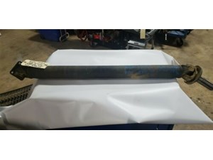 91-95 Nissan Pathfinder 3000 V6 4x4 Rear Drive Shaft 34 1/2 inch without yokes