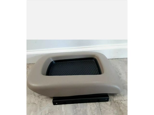 03-06 Chevy tahoe center console lid