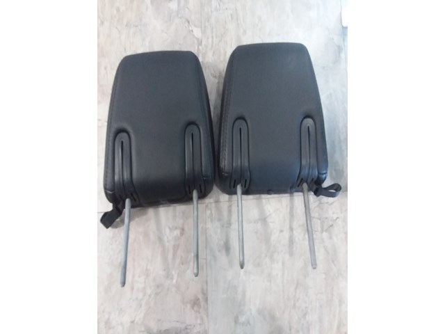 2010 Lincoln Navigator 2nd row black Headrest set 