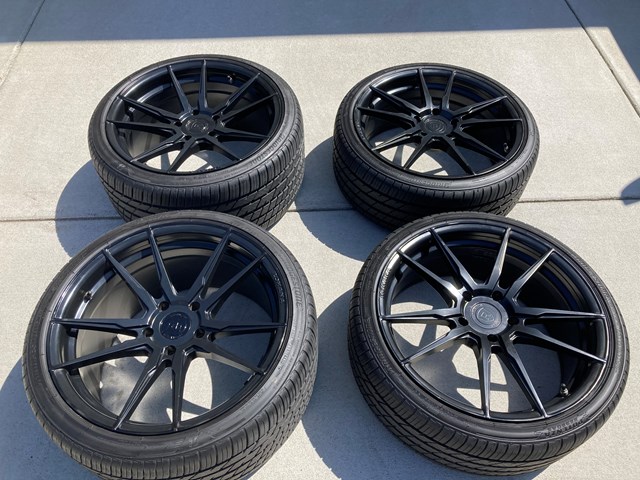 2015 Porsche 911 Targa 4S Tires-new