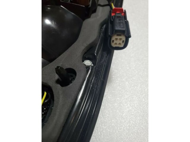 2019-2020 JEEP CHEROKEE RIGHT INNER TAIL LIGHT PART# 68275964AH