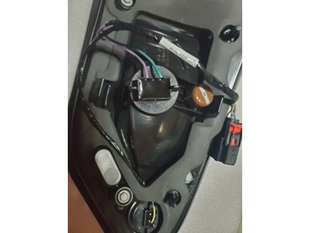 2019-2020 JEEP CHEROKEE RIGHT INNER TAIL LIGHT PART# 68275964AH