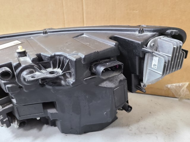 2019 Volvo XC70/XC40 Right Passenger Side Headlight
