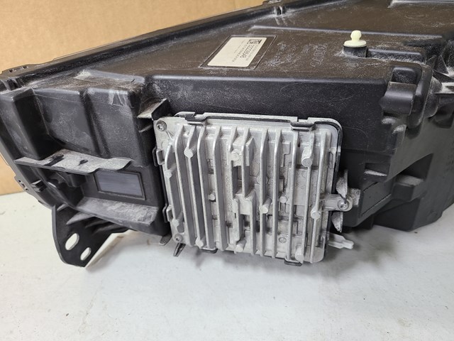 2019 Volvo XC70/XC40 Right Passenger Side Headlight