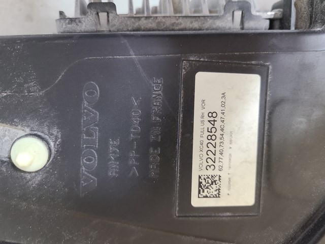 2019 Volvo XC70/XC40 Right Passenger Side Headlight