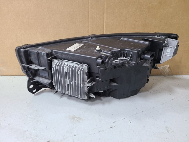 2019 Volvo XC70/XC40 Right Passenger Side Headlight