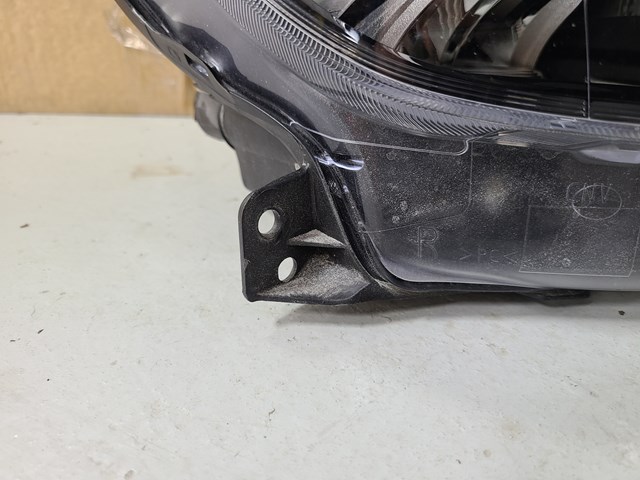 2019 Volvo XC70/XC40 Right Passenger Side Headlight