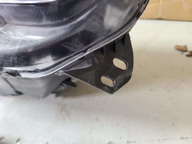 2019 Volvo XC70/XC40 Right Passenger Side Headlight