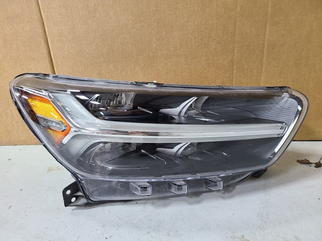 2019 Volvo XC70/XC40 Right Passenger Side Headlight