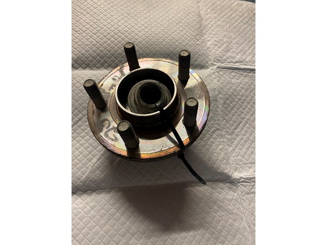 2015-2020 Ford Mustang right front passenger Hub assembly wheel bearing OEM  