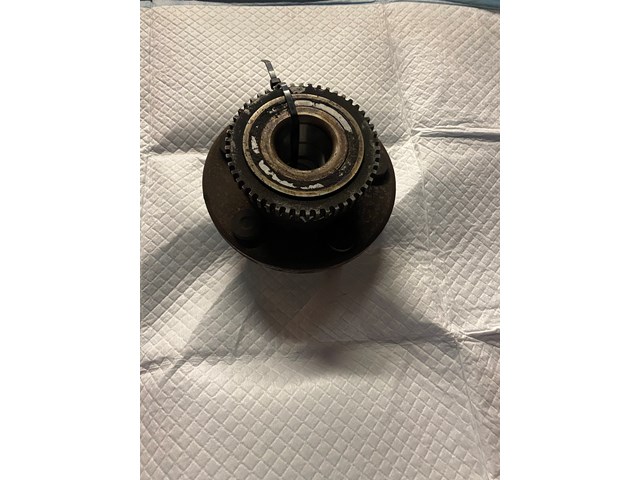 2015-2020 Ford Mustang right front passenger Hub assembly wheel bearing OEM  