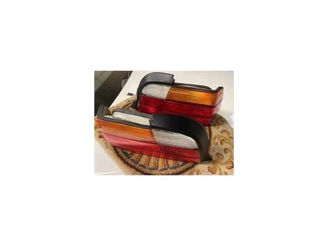 1995 BMW 318i Tail Light