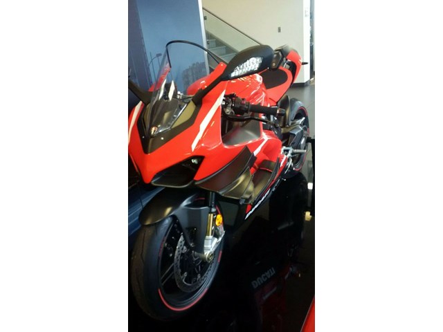 2021 Ducati Superleggera used 700 kms. as new Factory Warranty Akrapovic Exhaust