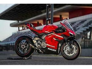 2021 Ducati Superleggera used 700 kms. as new Factory Warranty Akrapovic Exhaust