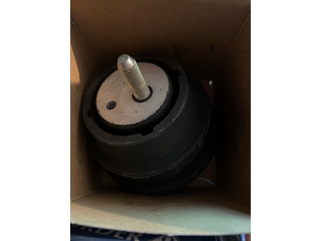2000 BMW 530i Engine Mount
