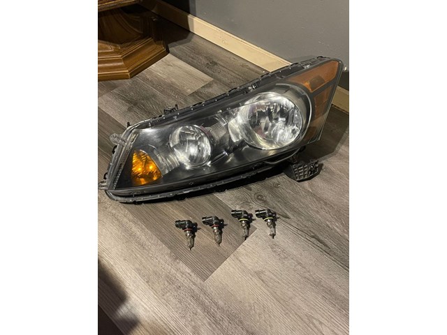 2011 Honda Accord Driver's Side Headlight Assembly w/ halogen bulbs