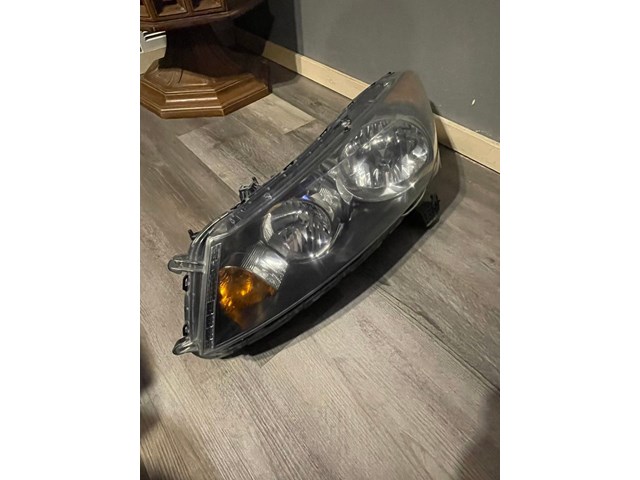2011 Honda Accord Driver's Side Headlight Assembly w/ halogen bulbs