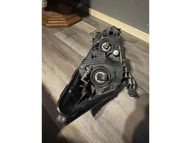 2011 Honda Accord Driver's Side Headlight Assembly w/ halogen bulbs