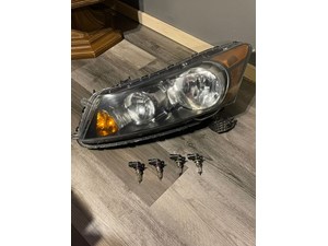 2011 Honda Accord Driver's Side Headlight Assembly w/ halogen bulbs