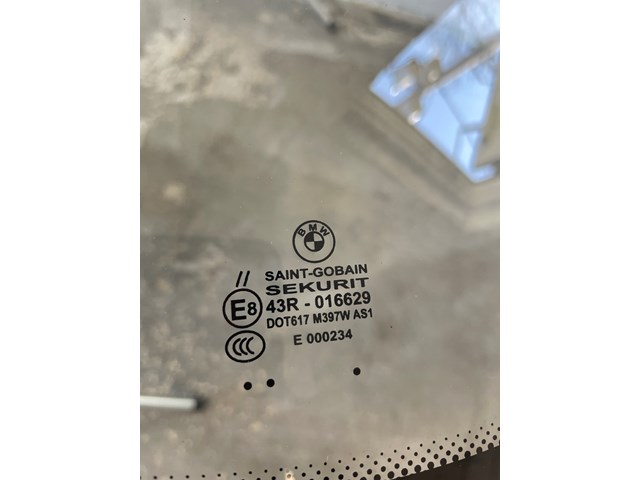 2017 BMW i8 Windshield Glass