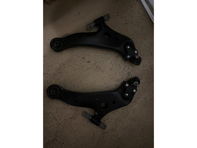 2012 Toyota Sienna Front Lower Control Arms