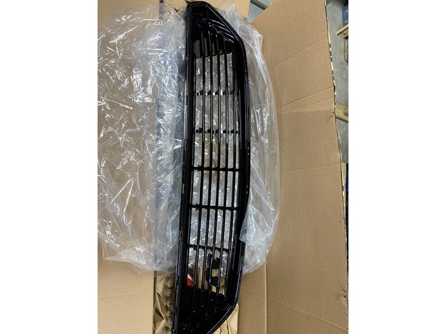 Roush upper and lower grille