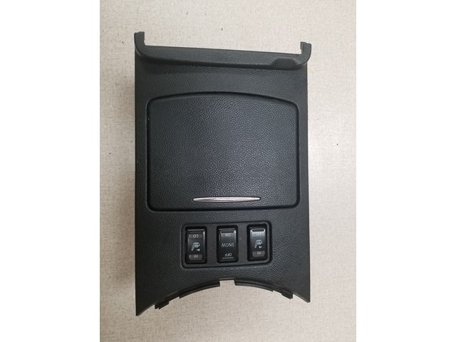 2008 Infiniti G35 Cup Holder with seat switches