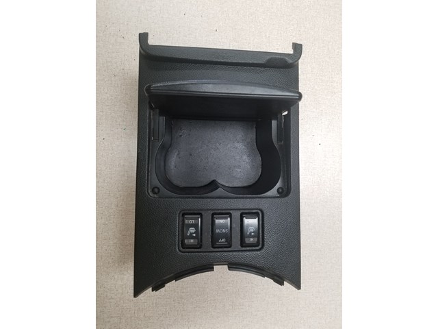 2008 Infiniti G35 Cup Holder with seat switches