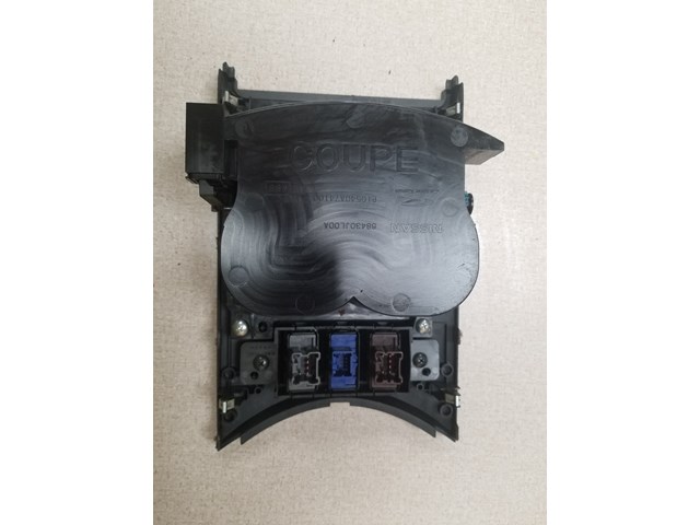 2008 Infiniti G35 Cup Holder with seat switches