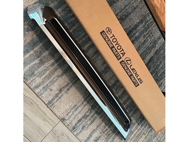 2017 Toyota Tundra Grille Hood Bulge Assembly