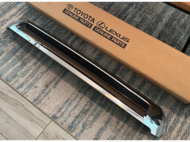 2017 Toyota Tundra Grille Hood Bulge Assembly