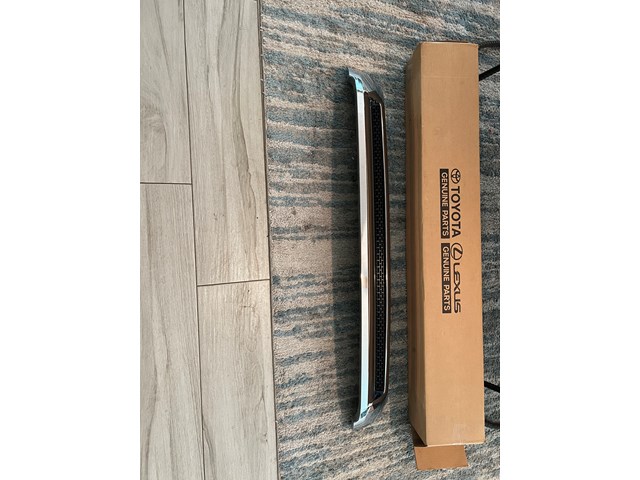 2017 Toyota Tundra Grille Hood Bulge Assembly