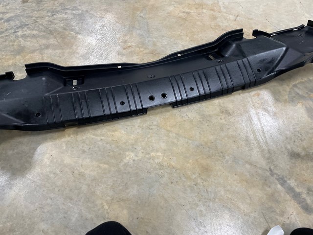 2002 BMW 325i Trunk Moulding