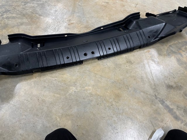 2002 BMW 325i Trunk Moulding
