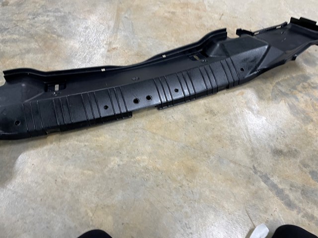2002 BMW 325i Trunk Moulding