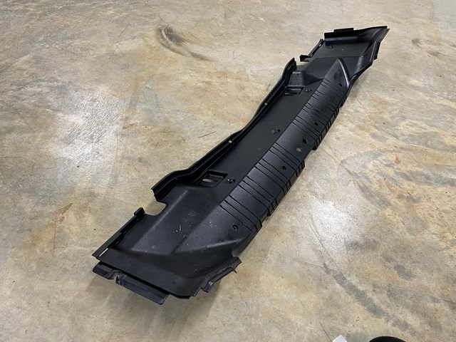 2002 BMW 325i Trunk Moulding