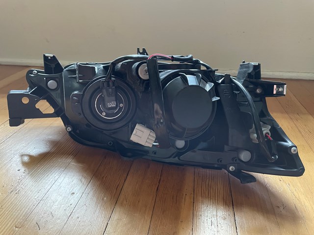 TYC 20-9122-90-9 Headlight Assembly For 08-11 Subaru Impreza Passenger Side