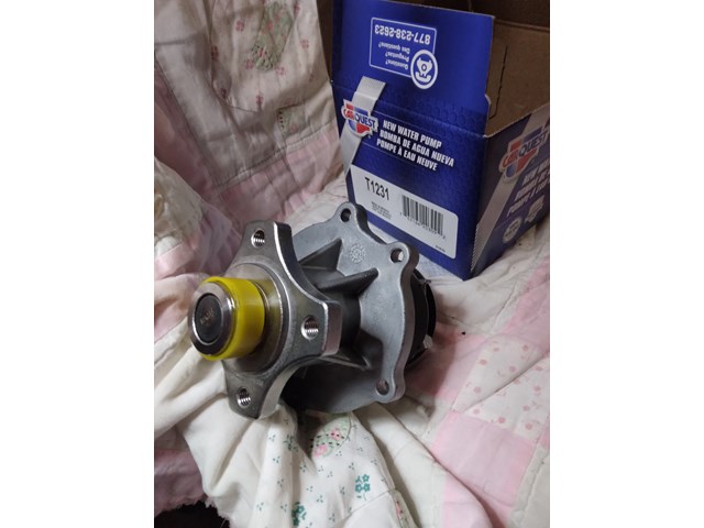 Carquest New In Box Water Pump T1231 (WITH GASKETS)