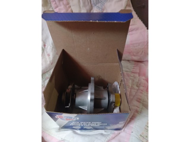 Carquest New In Box Water Pump T1231 (WITH GASKETS)